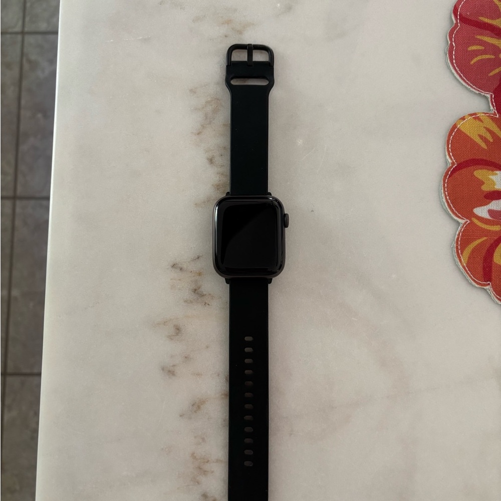 Apple Watch SE (1st generation) Aluminum 44MM Cellular+GPS no scratches
